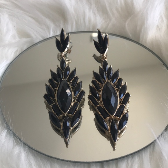 unbranded Jewelry - Chandelier earrings black gold leaf dangle
